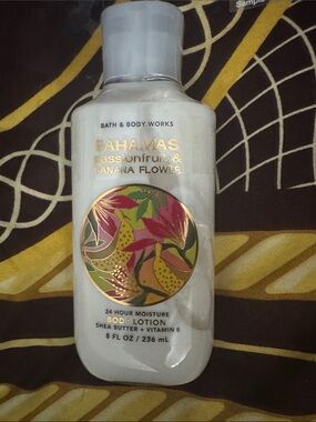 Bath & Body Works Bahamas Passionfruit & Banana Flower Body Lotion - White